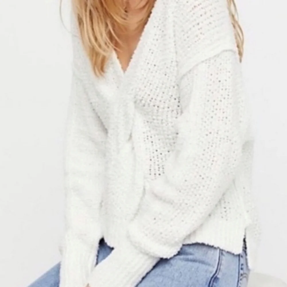 Free People Coco V-Neck Twist Front Sweater Size Medium White Cabincore